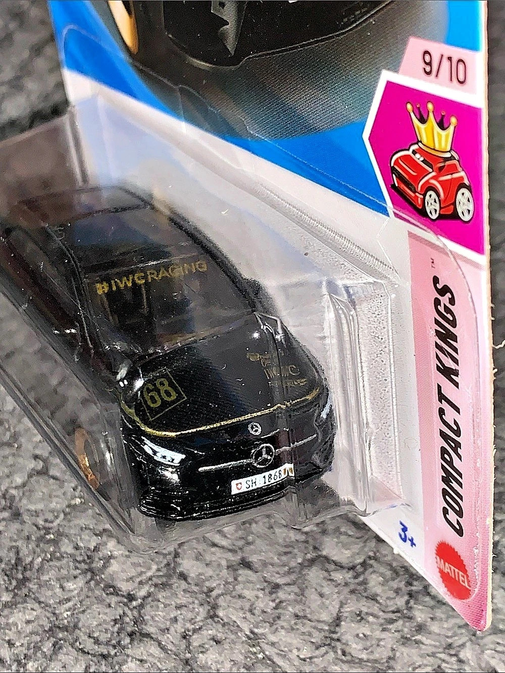 Hot Wheels '19 Mercedes-Benz A-Class Black & Gold - Picture 5 of 7